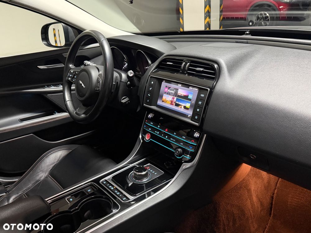 Jaguar XE 20d AWD Pure - 11