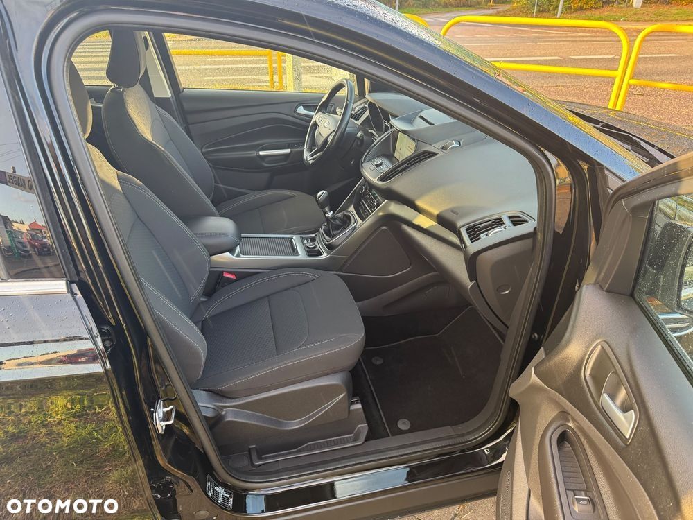 Ford Kuga 1.5 EcoBoost 2x4 Titanium - 18