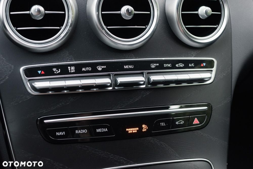 Mercedes-Benz Klasa C 300 9G-TRONIC - 21