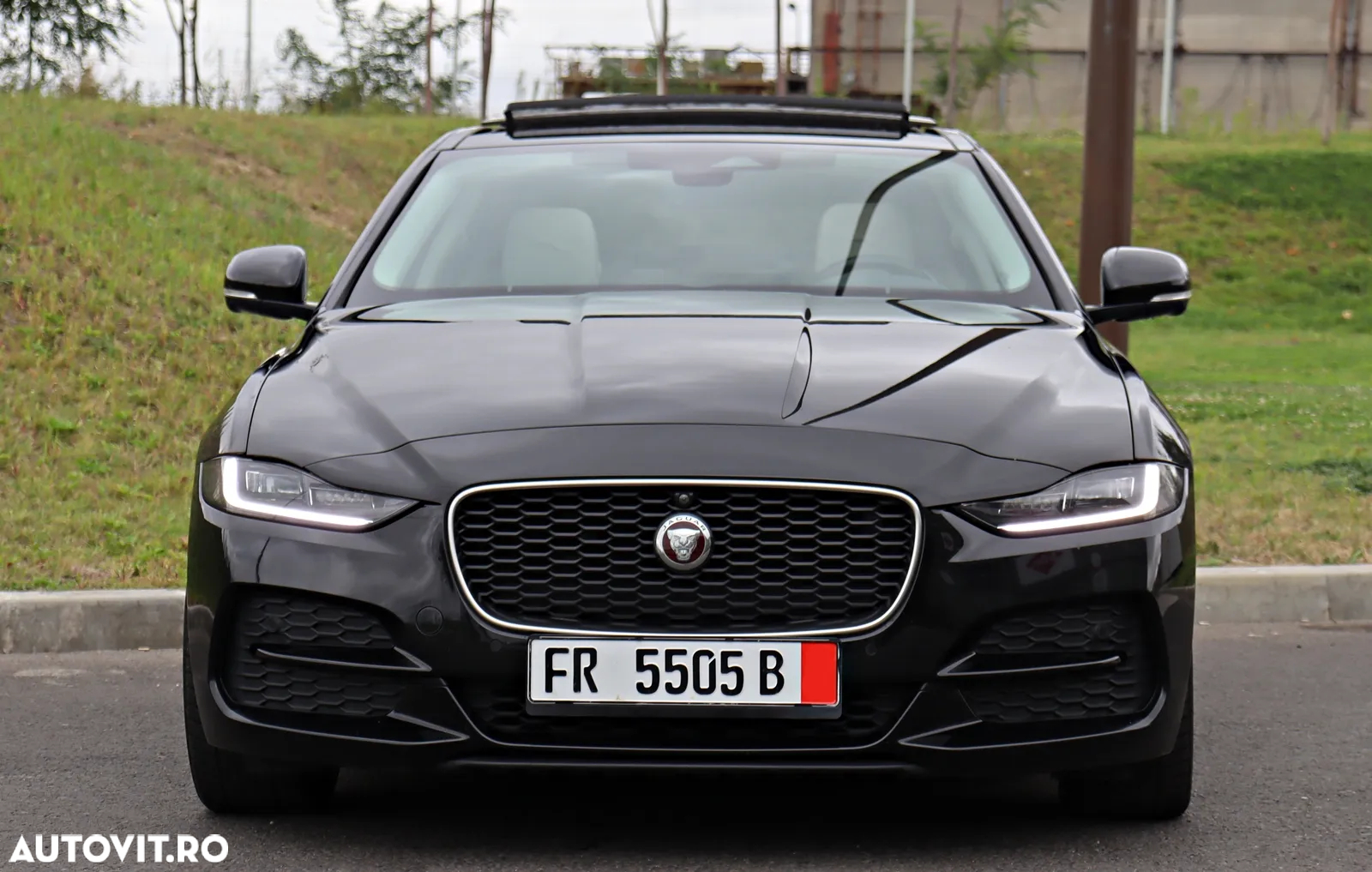 Jaguar XE D200 RWD MHEV R-Dynamic HSE - 4