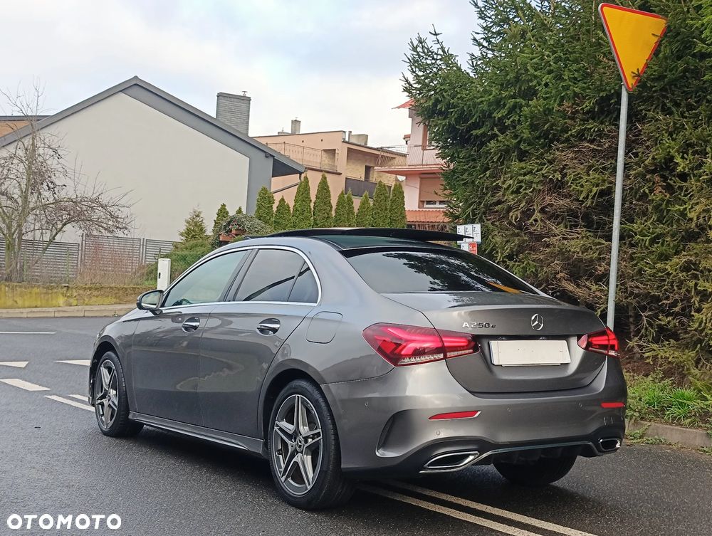 Mercedes-Benz Klasa A 250 e 8G-DCT AMG Line - 31