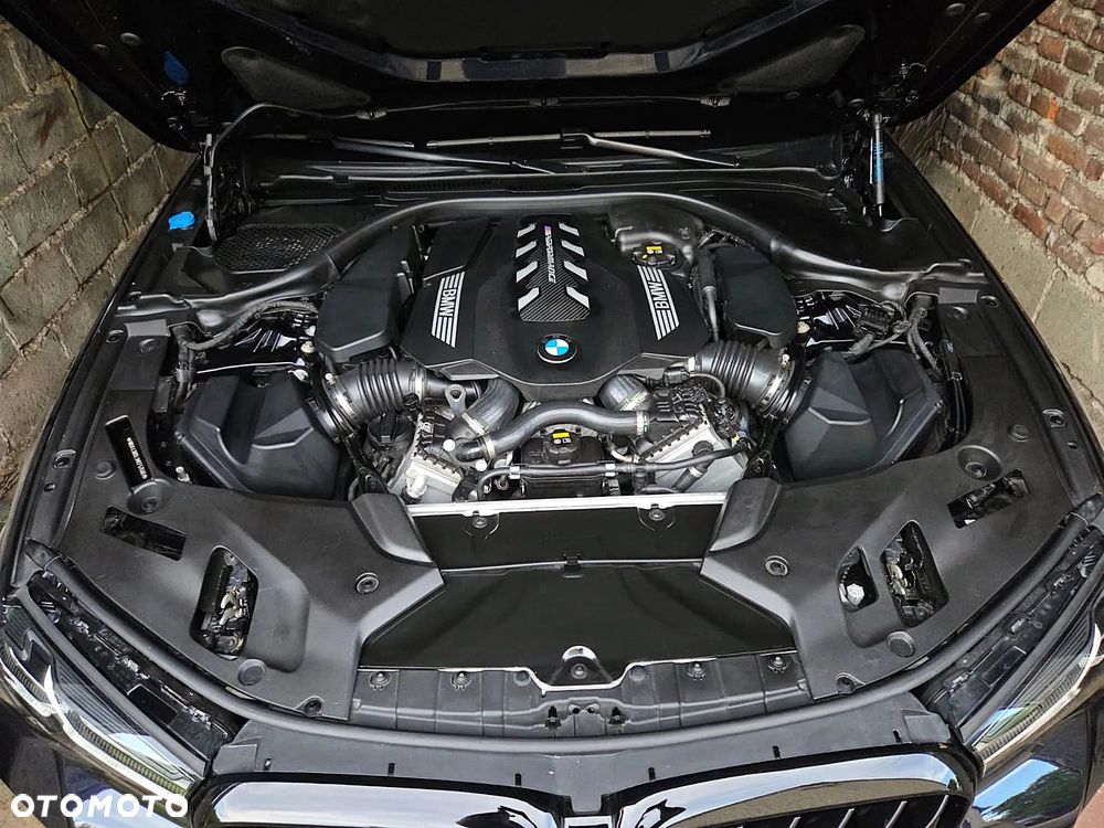 BMW Seria 5 M550i xDrive sport - 21