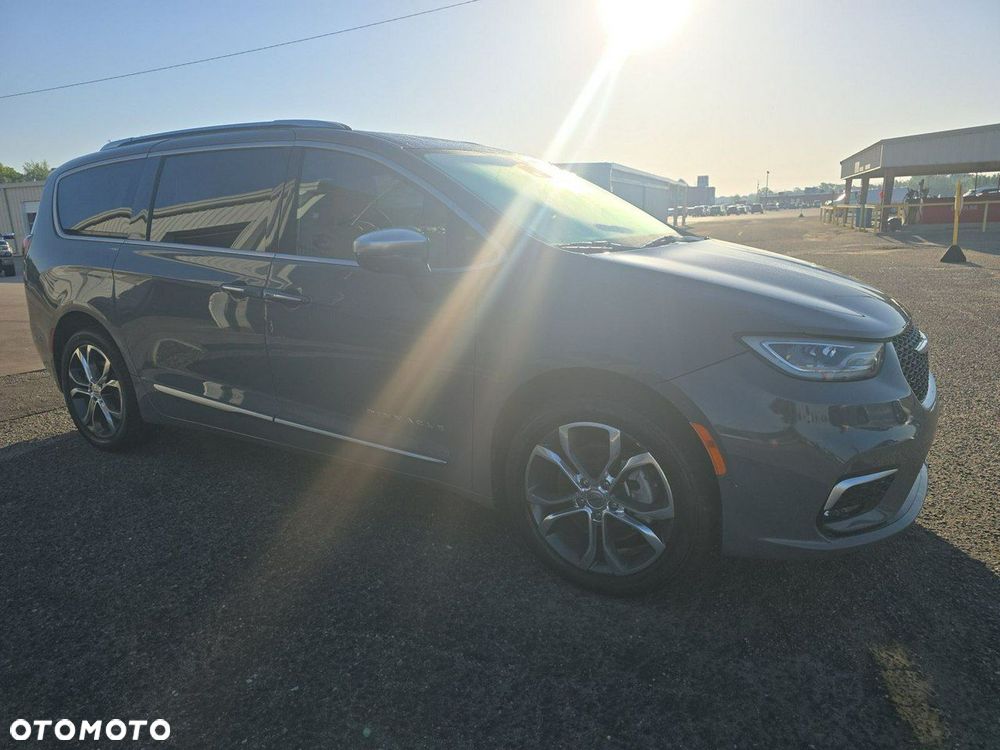 Chrysler Pacifica - 3