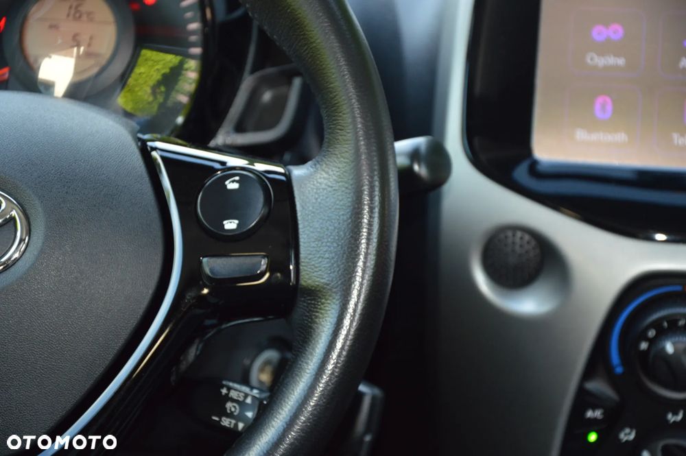 Toyota Aygo x-play touch - 18