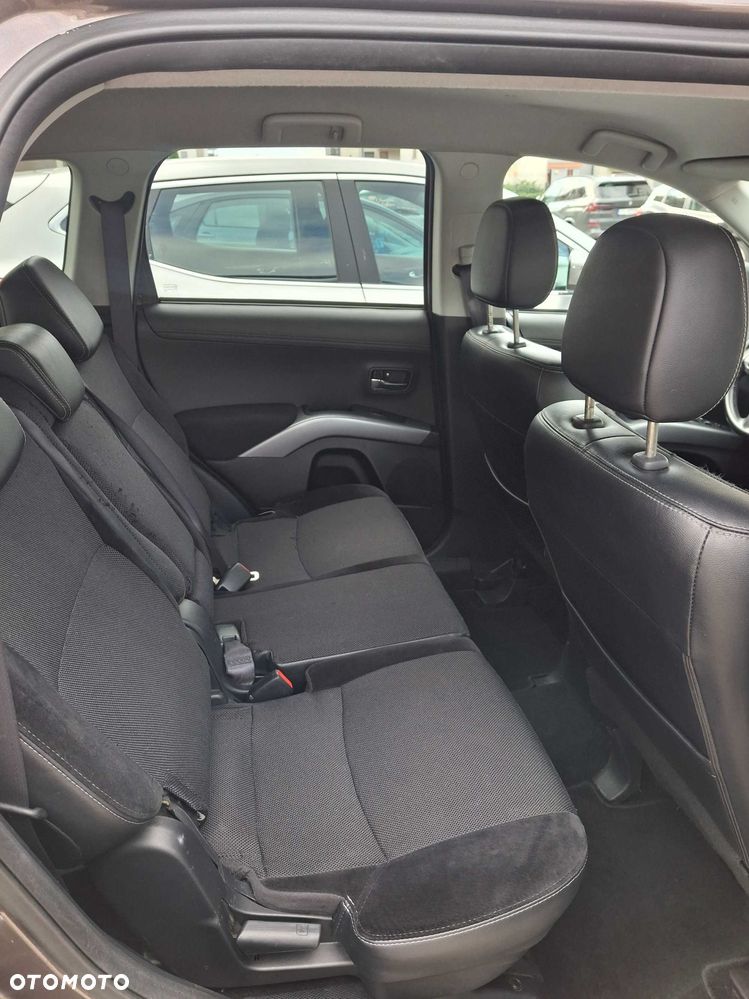 Mitsubishi Outlander - 7