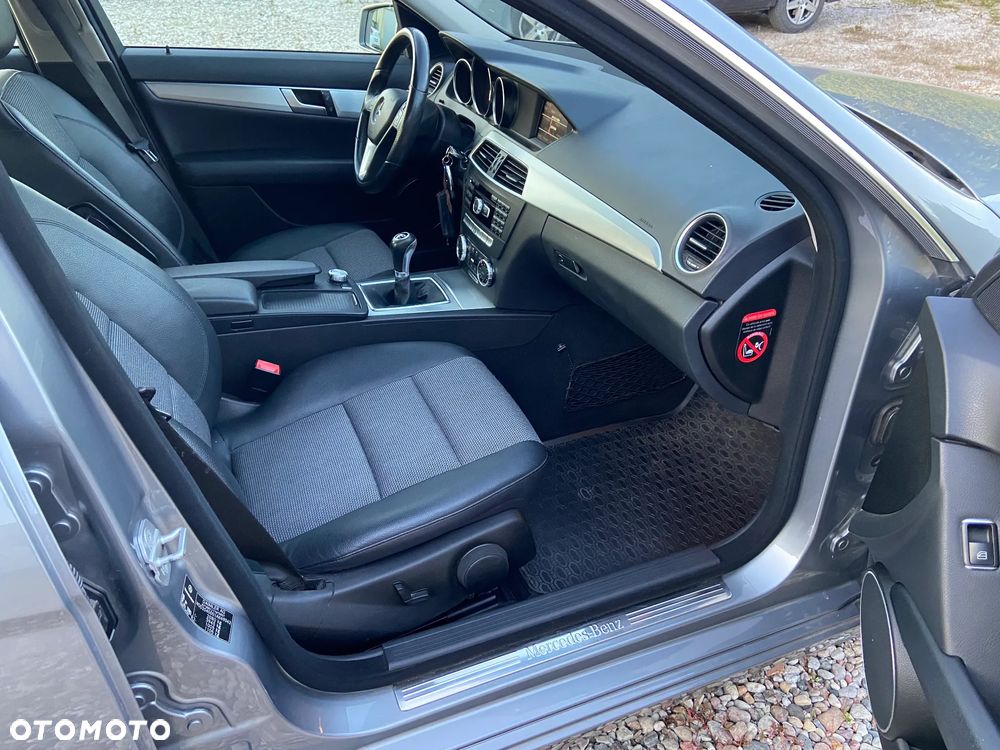 Mercedes-Benz Klasa C 180 CDI Avantgarde Edition - 22