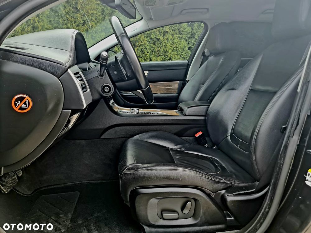 Jaguar XF 2.2 D R-Sport - 29