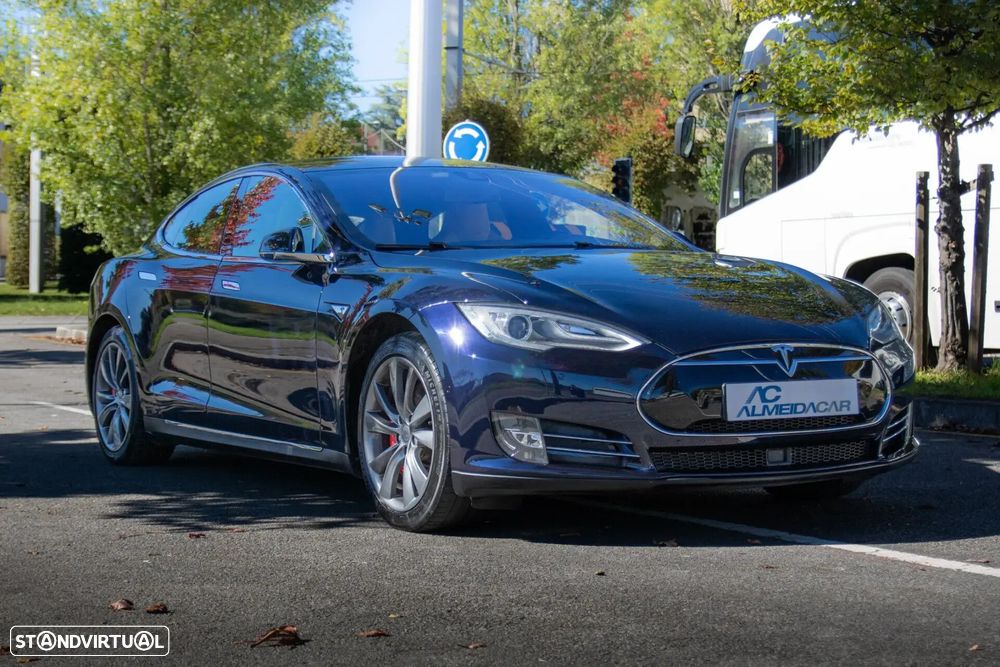 Tesla Model S - 6