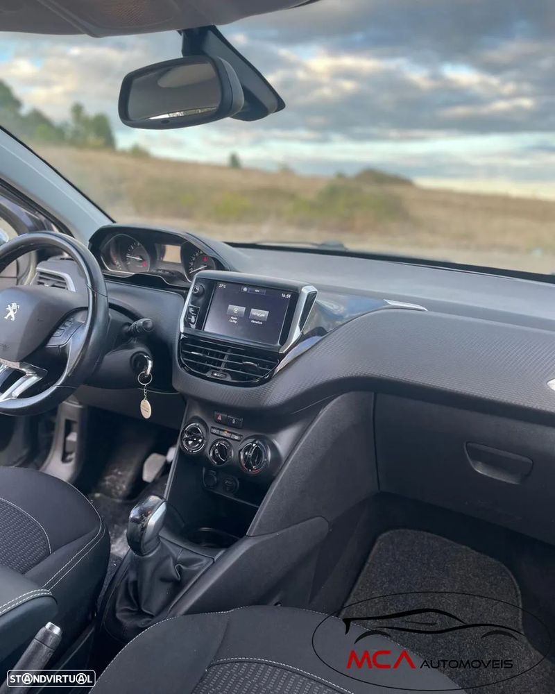 Peugeot 208 1.2 PureTech Style - 29
