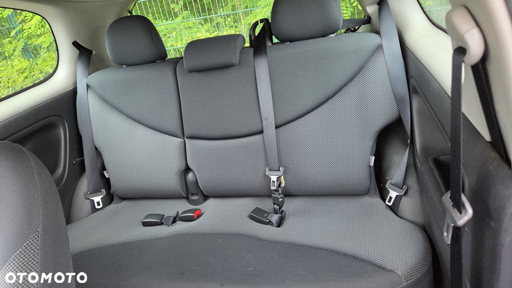 Toyota Yaris - 10
