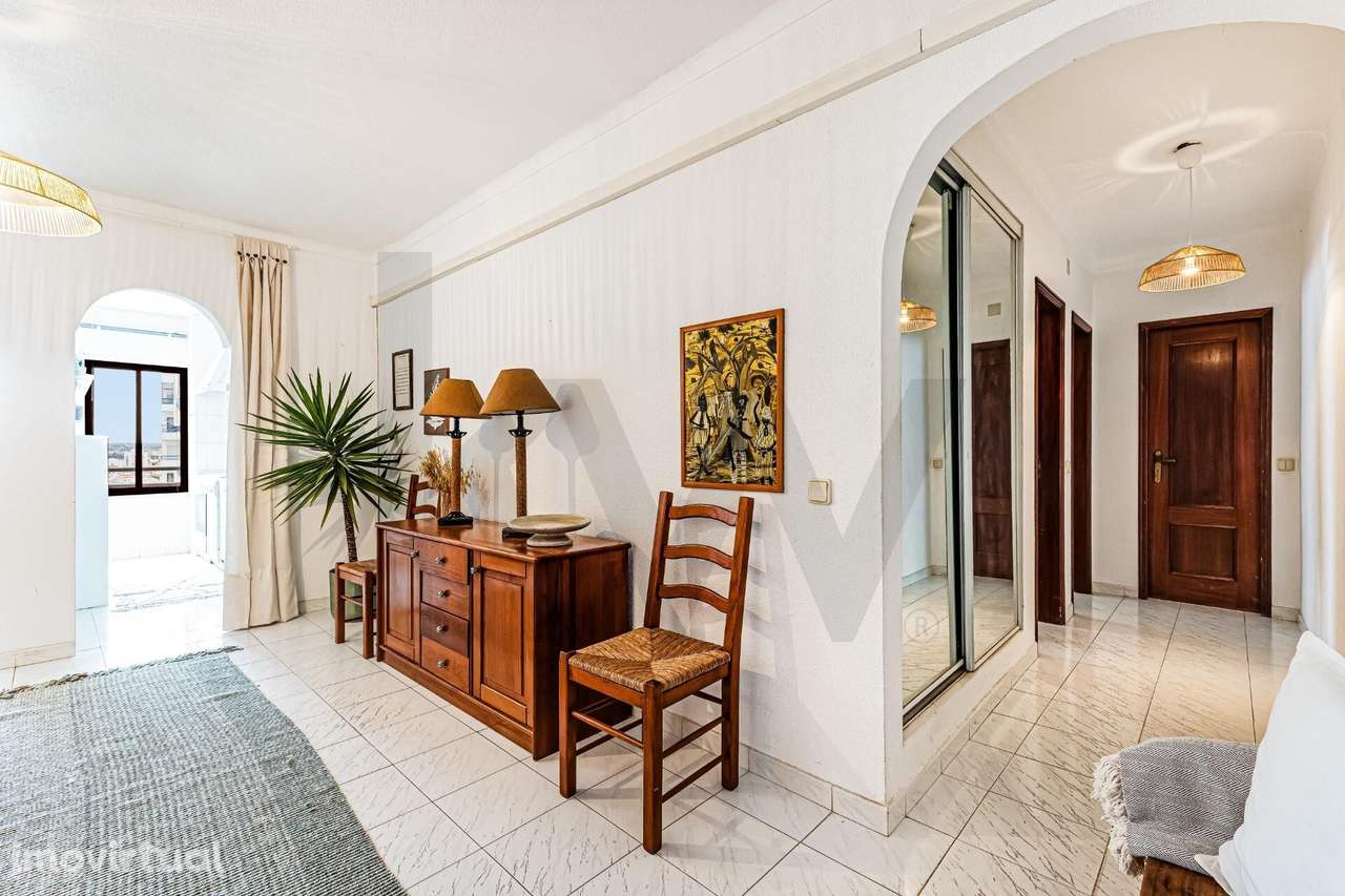 Apartamento T2 com Lugar de Garagem a menos de 200m da Praia - Armação - Grande imagem: 4/28