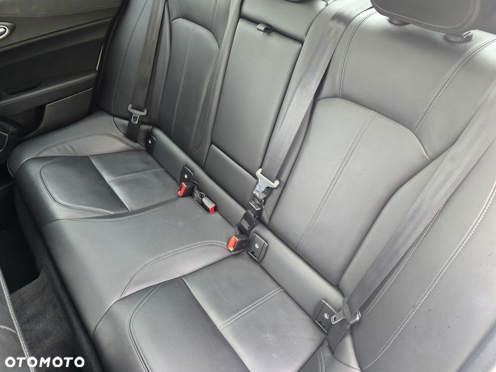 Alfa Romeo Giulia - 13