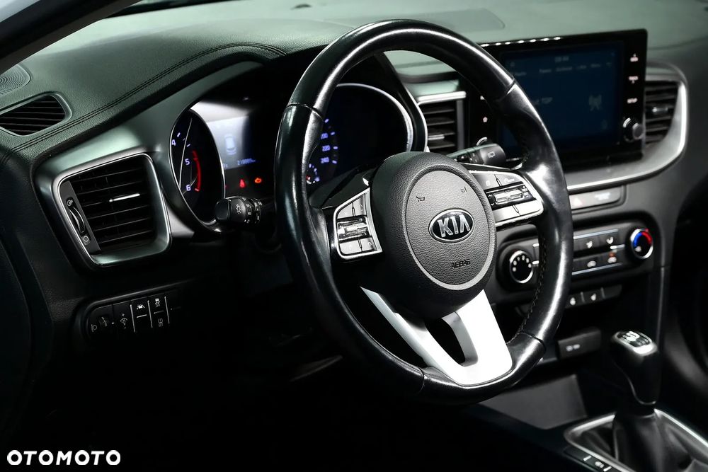 Kia Ceed - 24