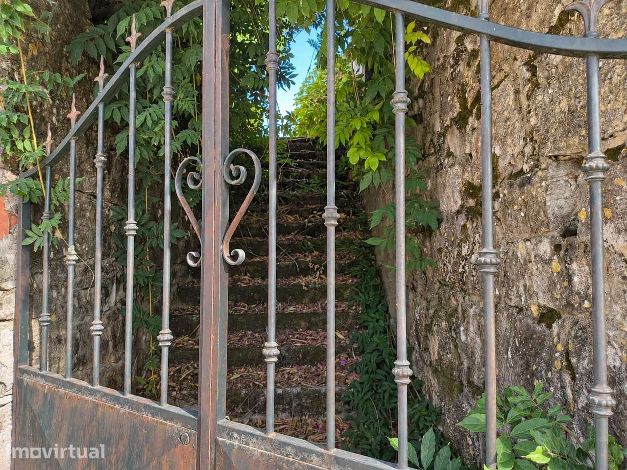 Moradia T2+1 com jardim, garagem e vista para a Serra de Montejunto - Grande imagem: 3/34