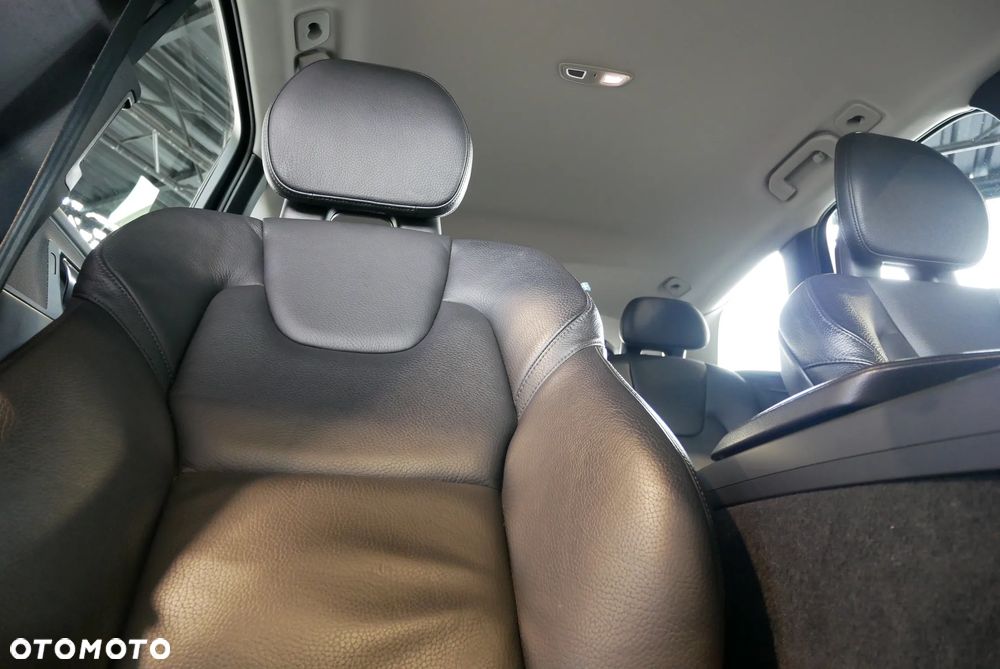 Volvo XC 60 B4 D Momentum Pro - 29