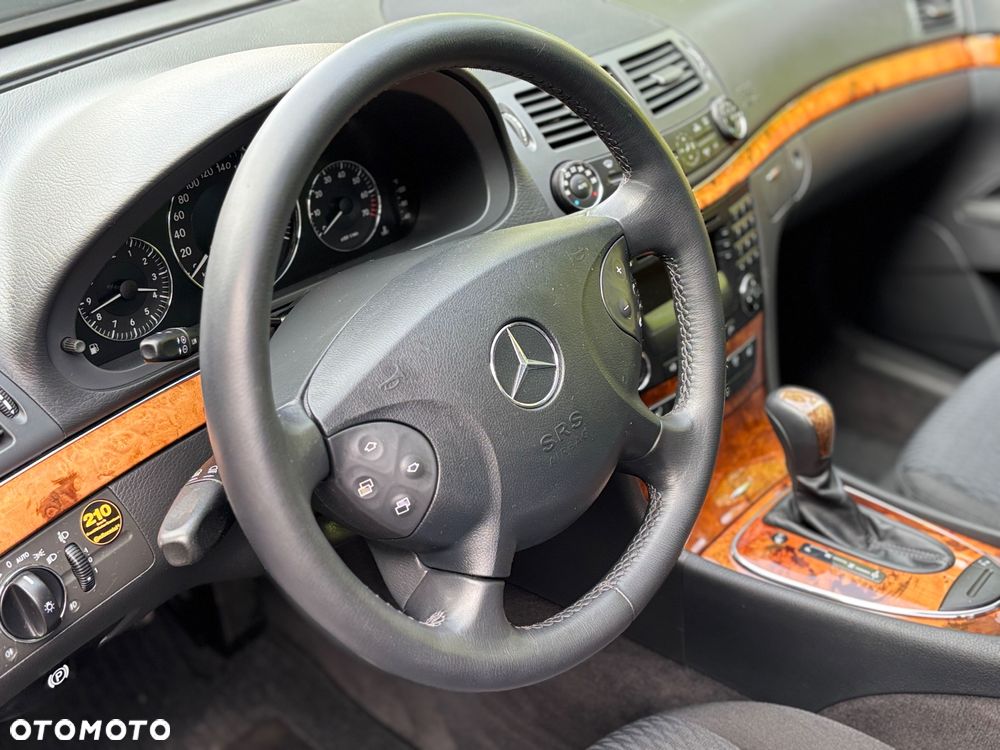 Mercedes-Benz Klasa E 200 T Kompressor Automatik Elegance - 23