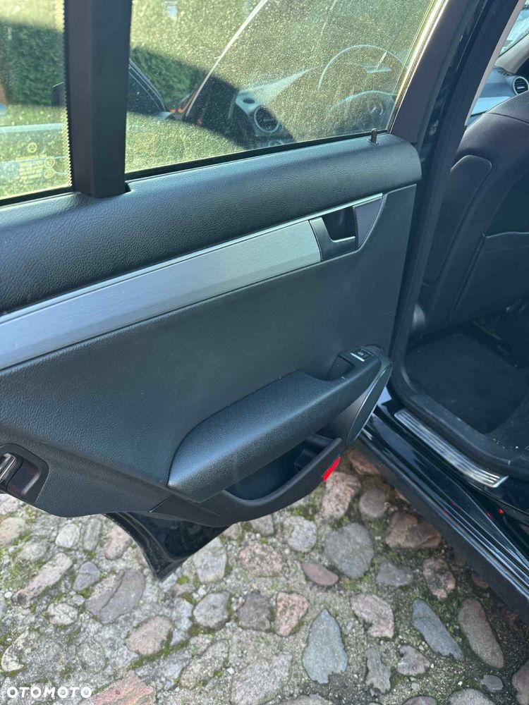 Mercedes-Benz Klasa C 200 CDI DPF (BlueEFFICIENCY) Avantgarde - 9