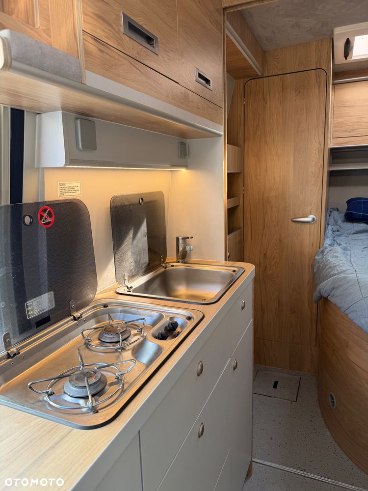 Globe-Traveller Voyager X - 12