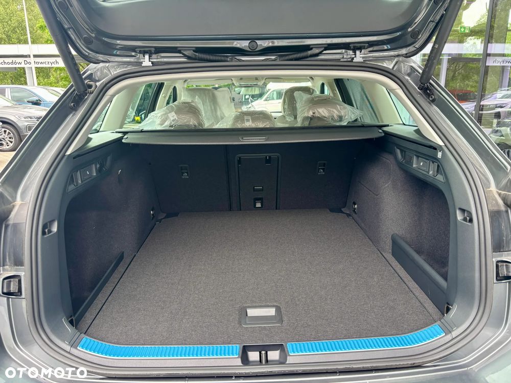 Volkswagen Passat Variant 1.5 TSI ACT mHEV Elegance DSG - 13