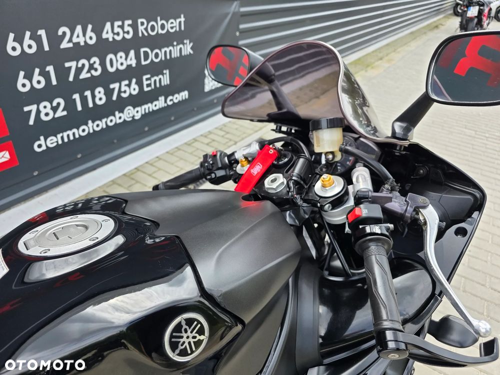 Yamaha R1 - 30