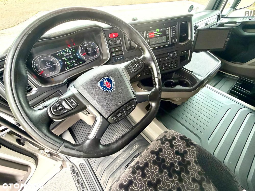 Scania SCANIA R410 / CHŁODNIA / 2020 /  WINDA / BEZ EGR  / TRZECIA OŚ PODNOSZONA ORAZ SKRĘTNA / SPROWADZONY / SYPIALKA / AUTOMAT / 19 PALET / E6 / STAN BARDZO DOBRY - 30