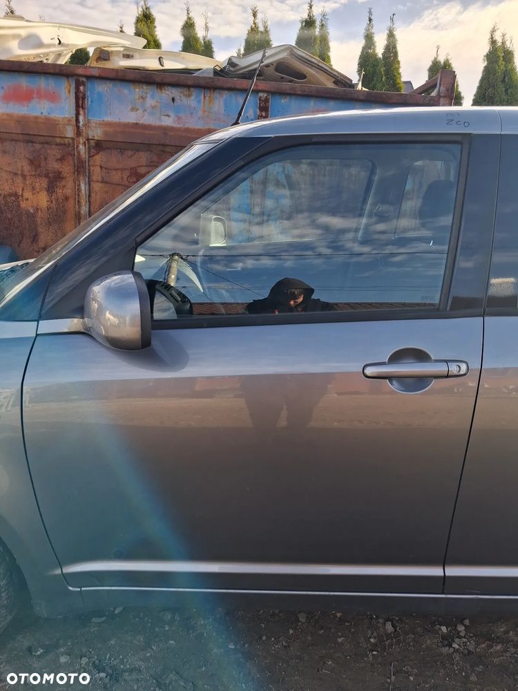 Suzuki Swift 05 drzwi lewy przod ZCD - 1