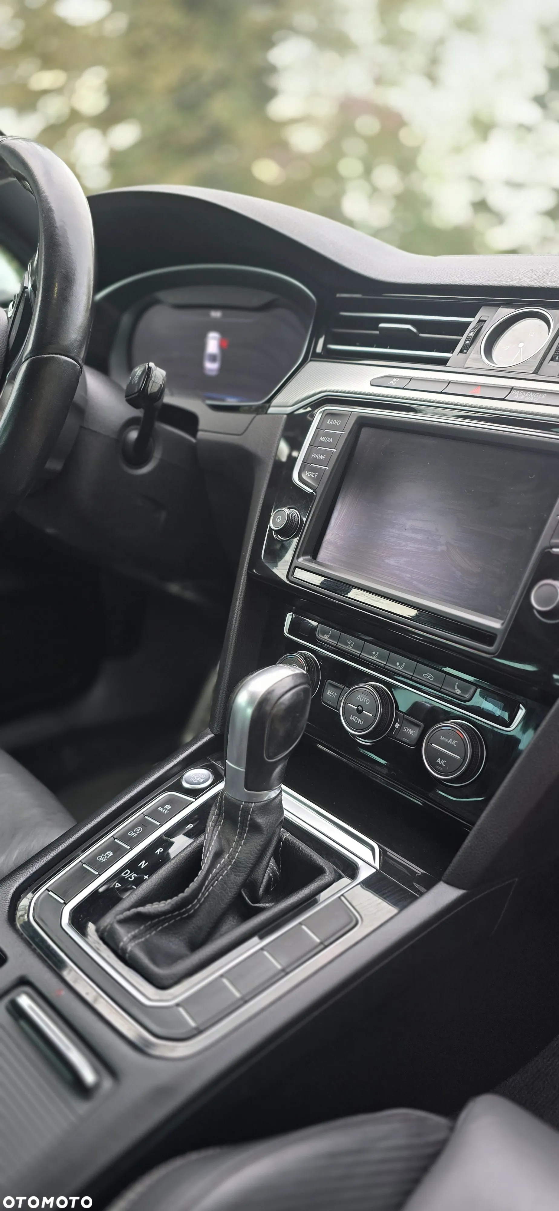 Volkswagen Passat - 12