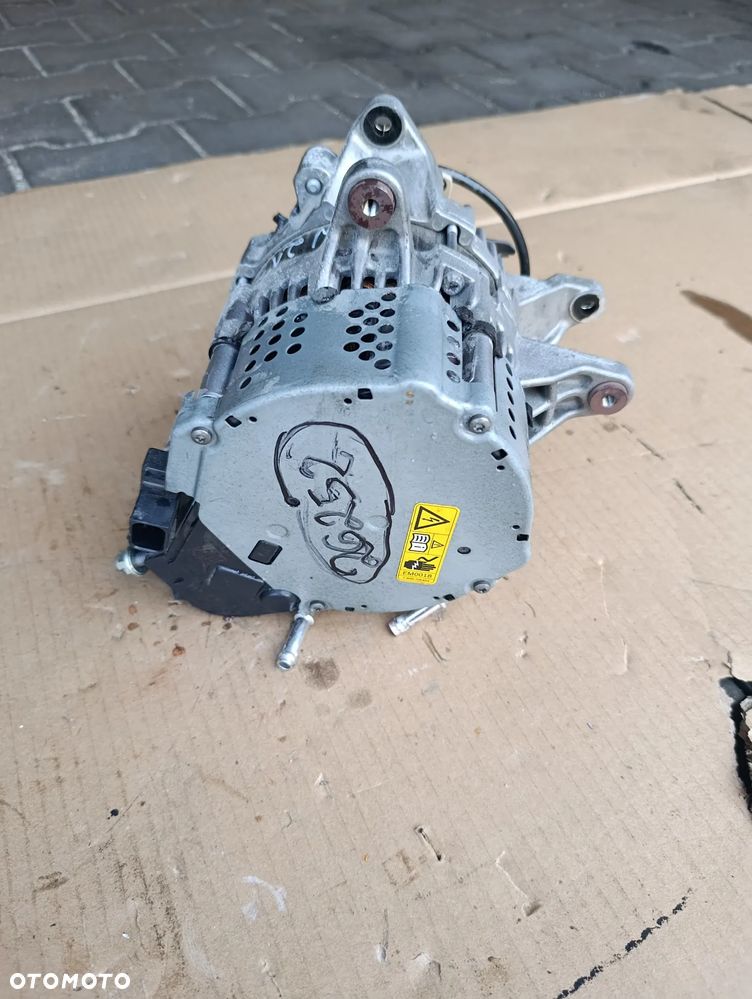 MERCEDES W213 2.0 CGI ALTERNATOR A2649001700 - 3