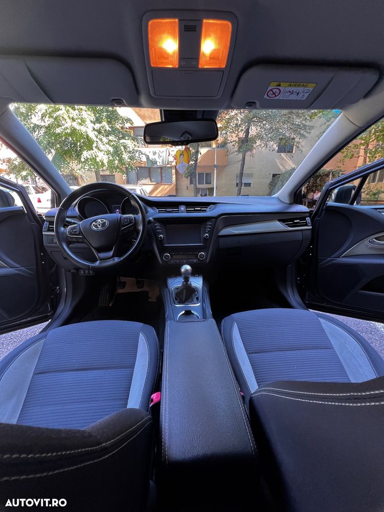 Toyota Avensis 2.0 D-4D Executive - 9