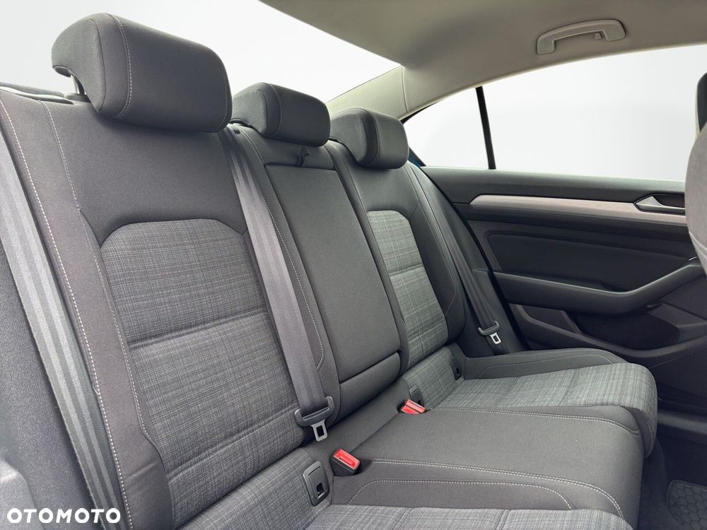 Volkswagen Passat - 18