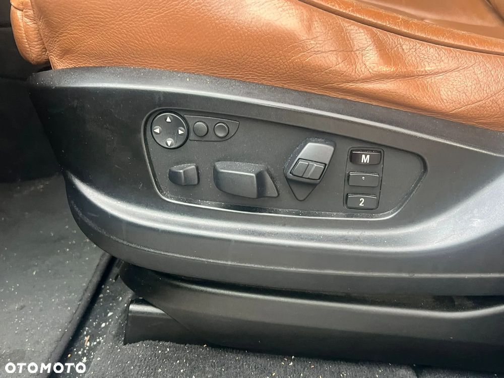 BMW X5 4.8i xDrive - 12