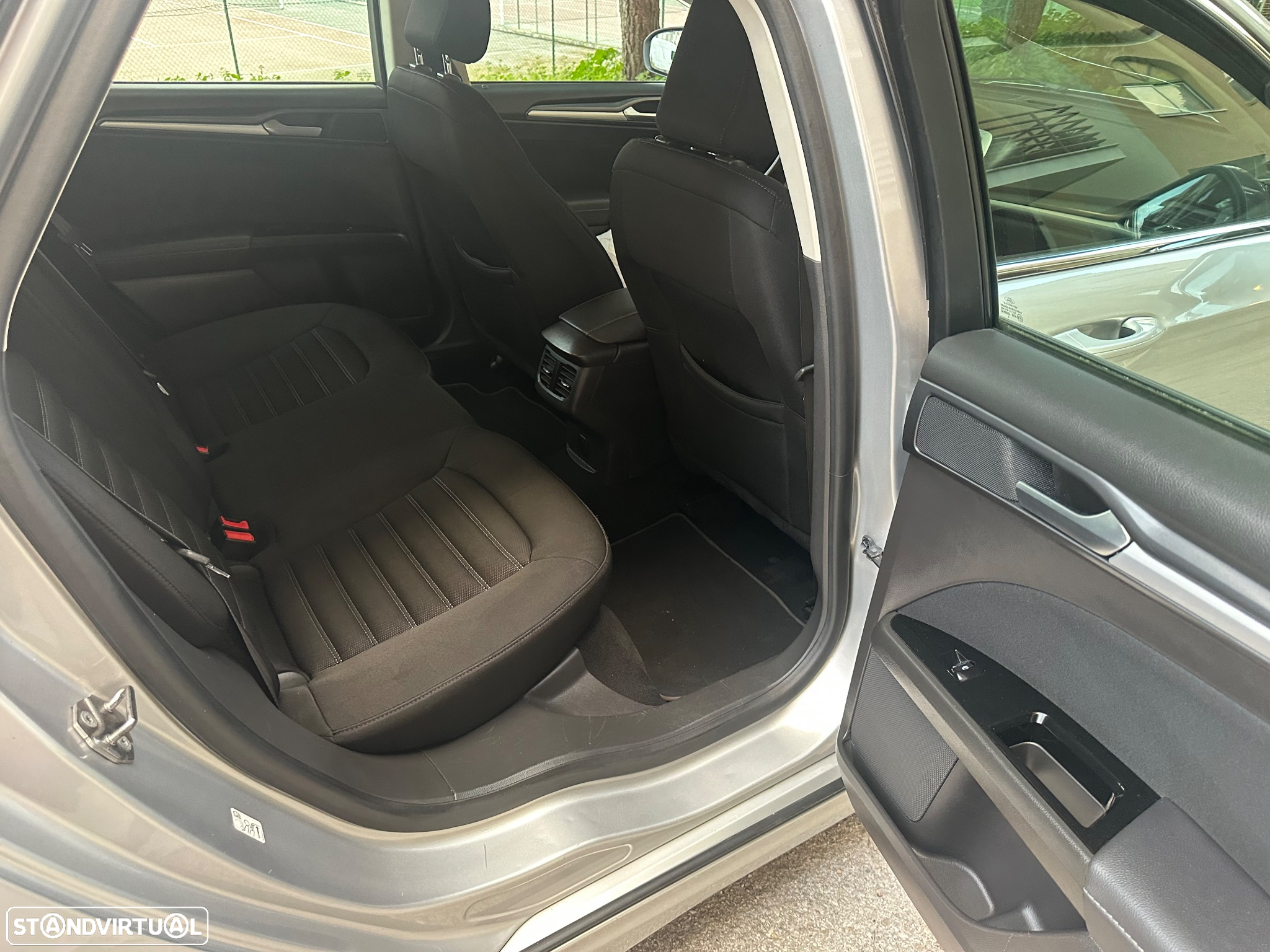 Ford Mondeo SW 1.5 TDCi Business Plus ECOnetic - 12