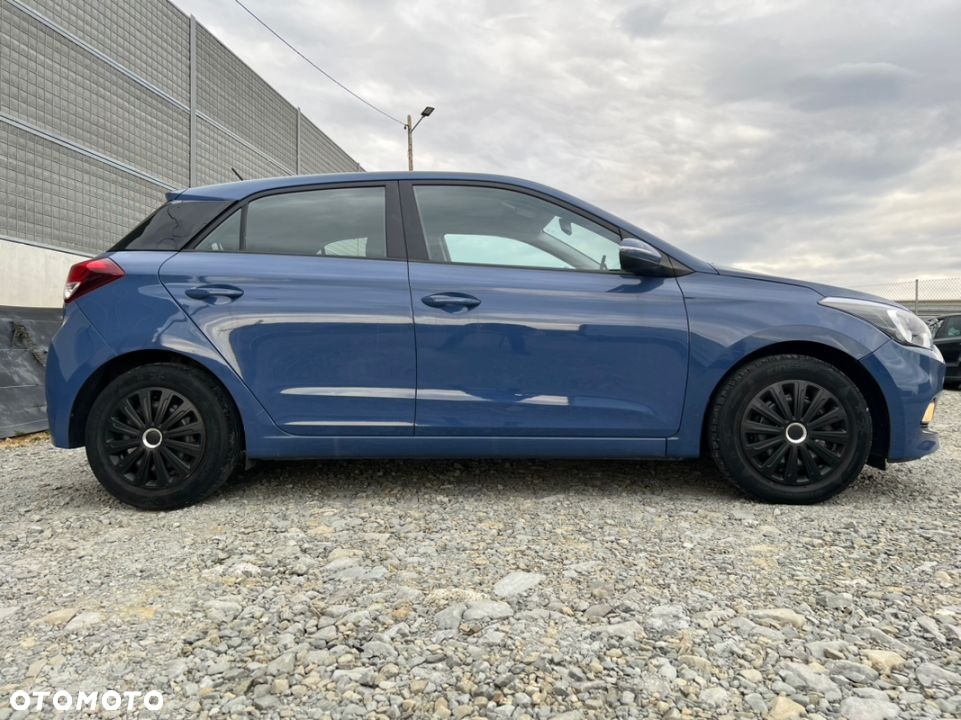 Hyundai i20 blue 1.2 - 6