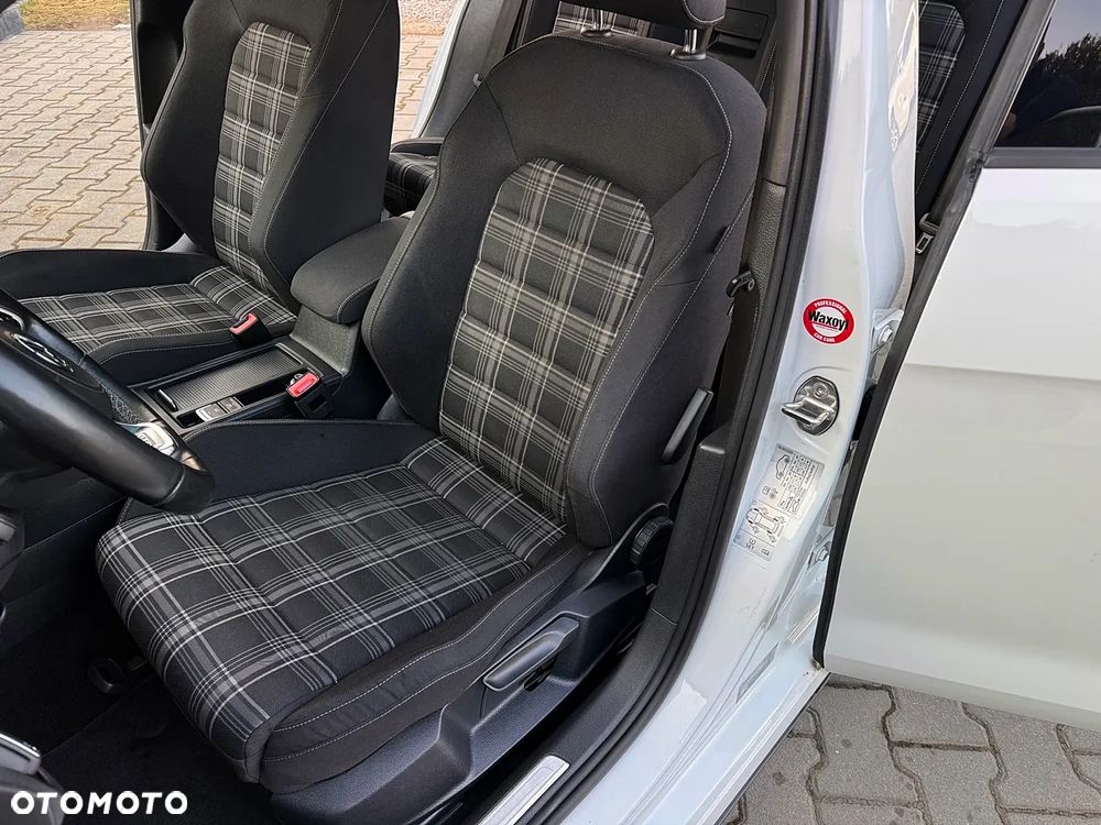 Volkswagen Golf 2.0 TDI BMT GTD - 32