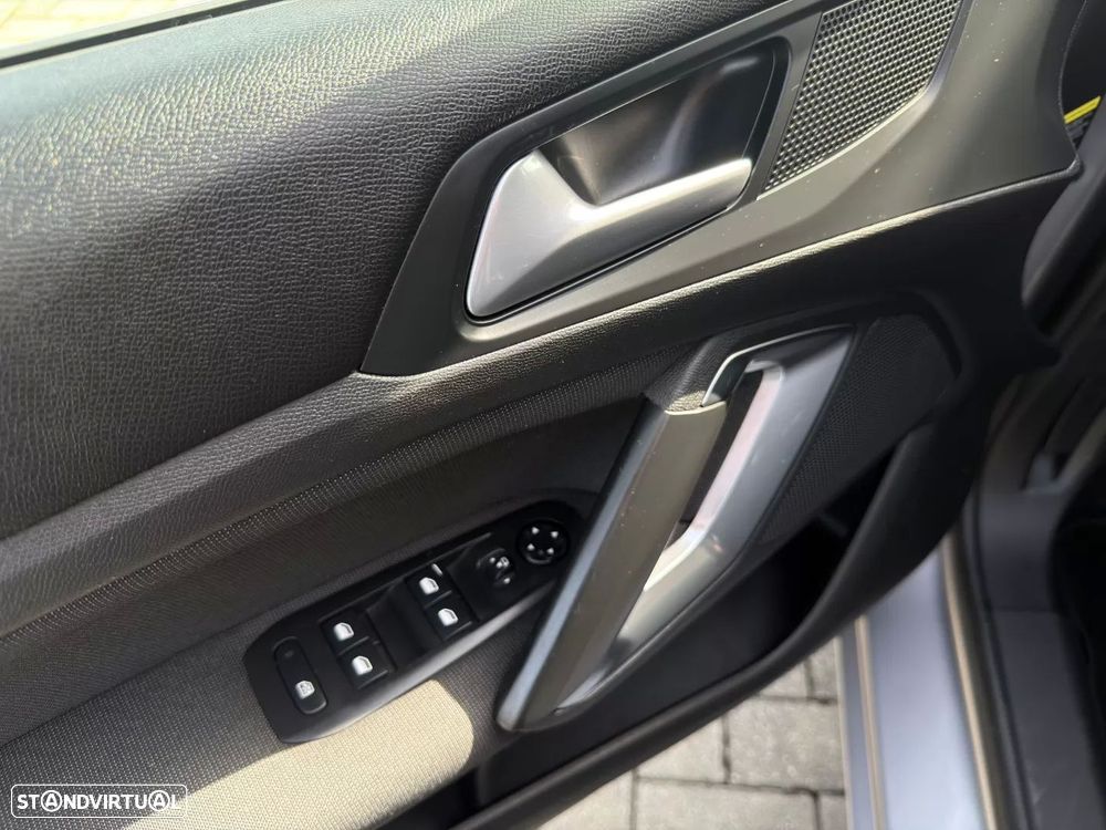 Peugeot 308 SW BlueHDi 130 Allure - 20