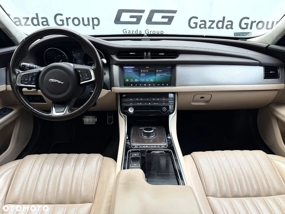 Jaguar XF 2.0 i4D AWD Portfolio - 9