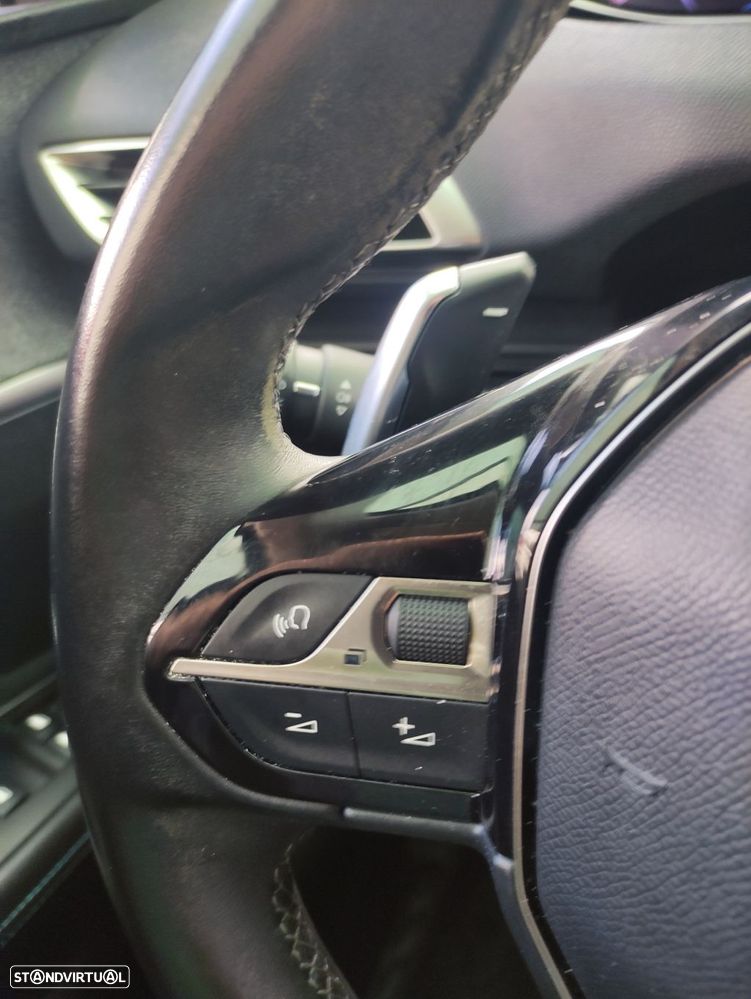 Peugeot 3008 1.5 BlueHDi Allure Pack EAT8 - 17