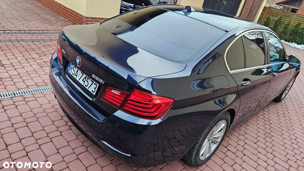 BMW Seria 5 528i xDrive Sport-Aut Luxury Line - 19