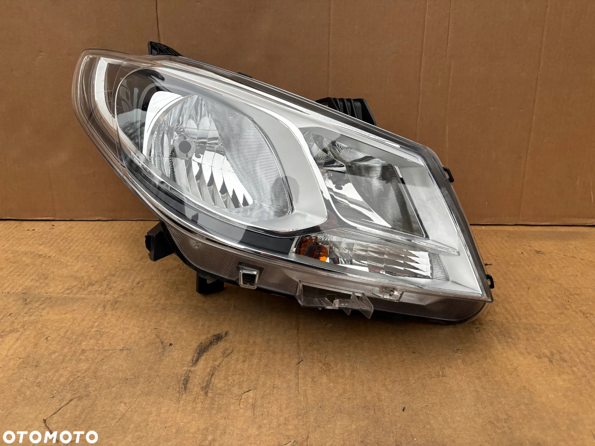 Oryginalna Lampa Przednia Prawa LDV MAXUS G10 Edeliver Europejska Ładna Zwykła H7 - 2