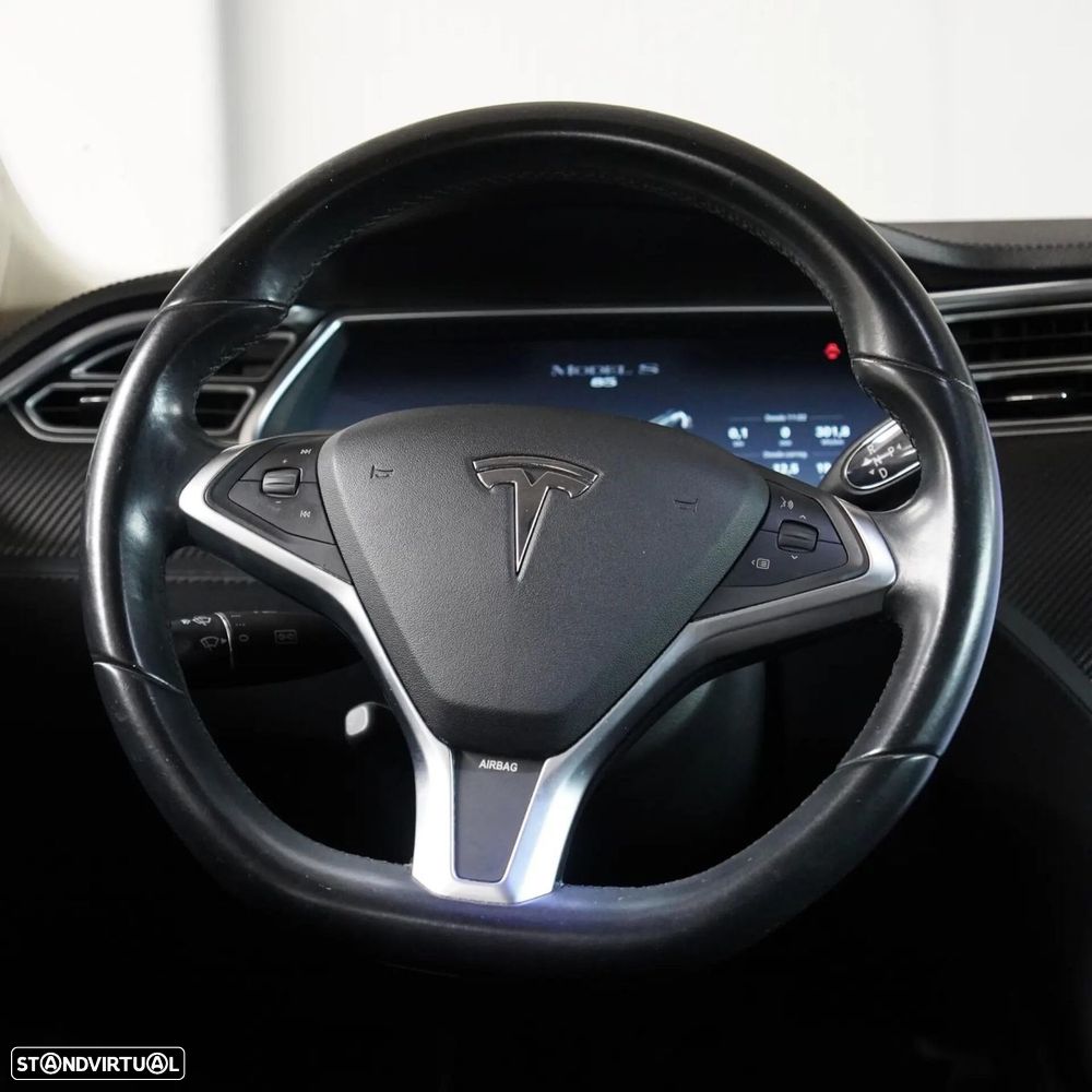 Tesla Model S 85 — fotografia 11