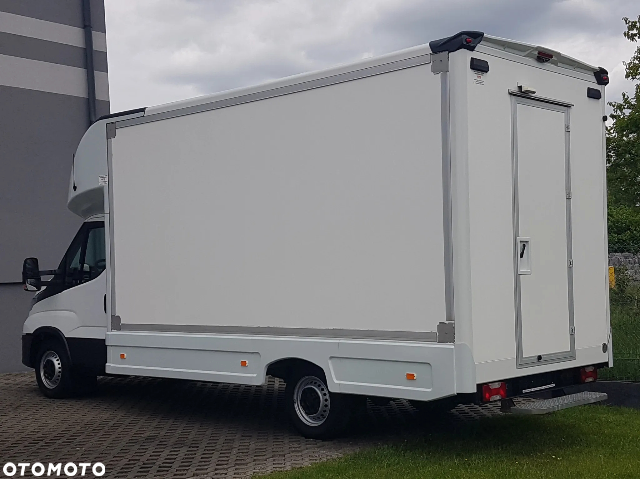 Iveco DAILY KONTENER NISKOPODŁOGOWY 4,43x2,23x2,42 SKLEP FOODTRUCK BAR KLIMA KONIOWÓZ KAMPER - 3