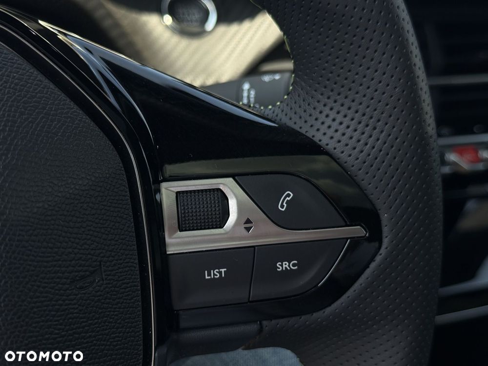 Peugeot 2008 PureTech mHEV GT E-DCS6 - 23