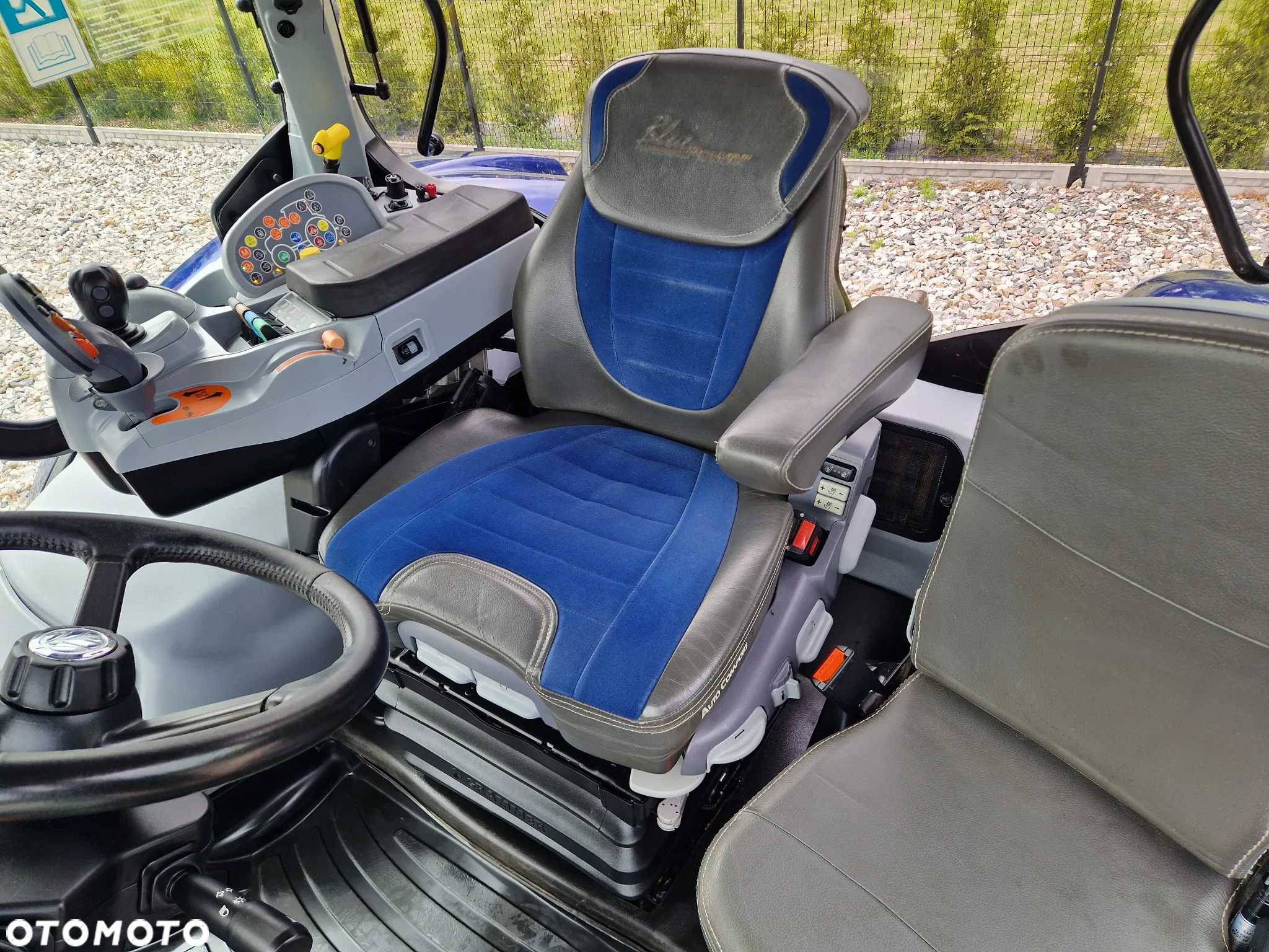 New Holland T7.225 AUTOCOMMAND BLUE POWER - 13