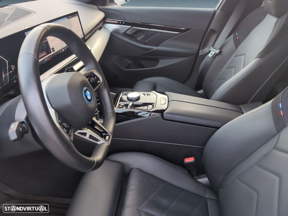 BMW 530 e Pack Desportivo M - 11