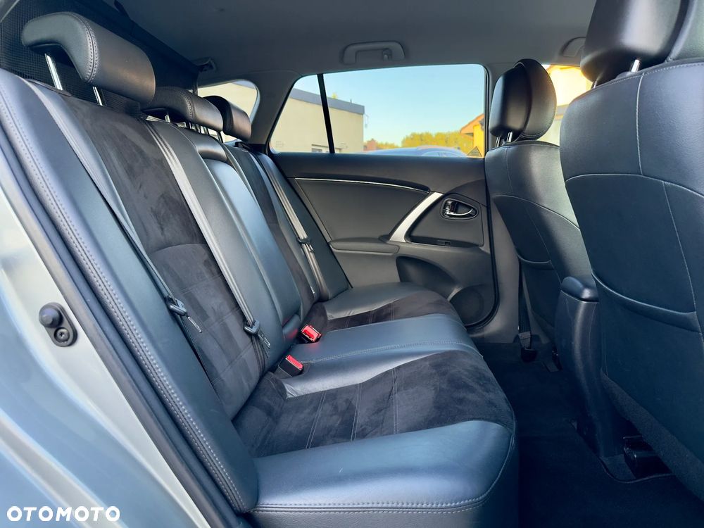Toyota Avensis 2.0 Executive - 22