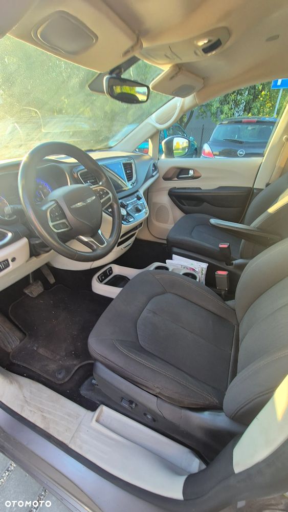 Chrysler Pacifica - 24
