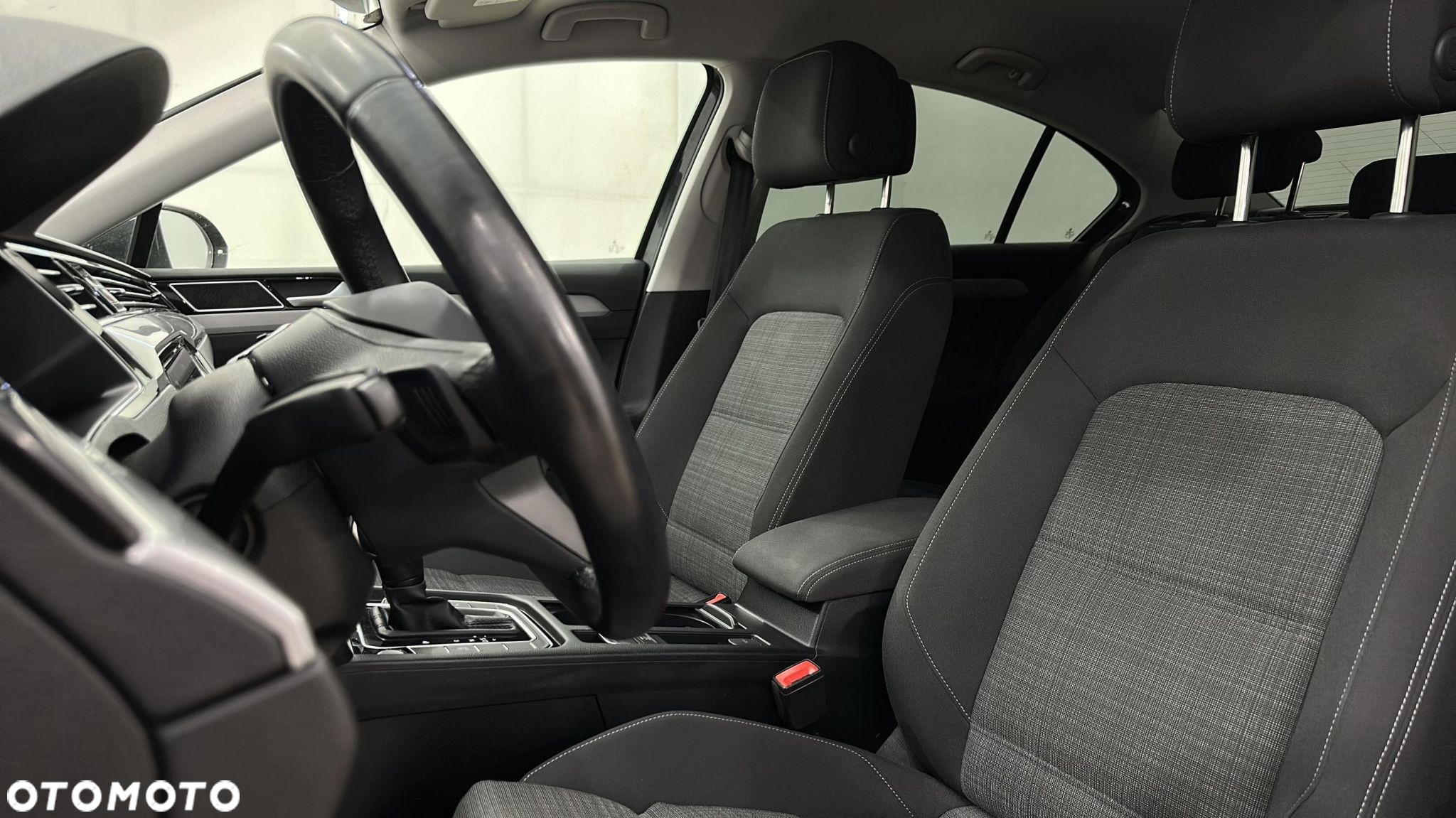 Volkswagen Passat - 12