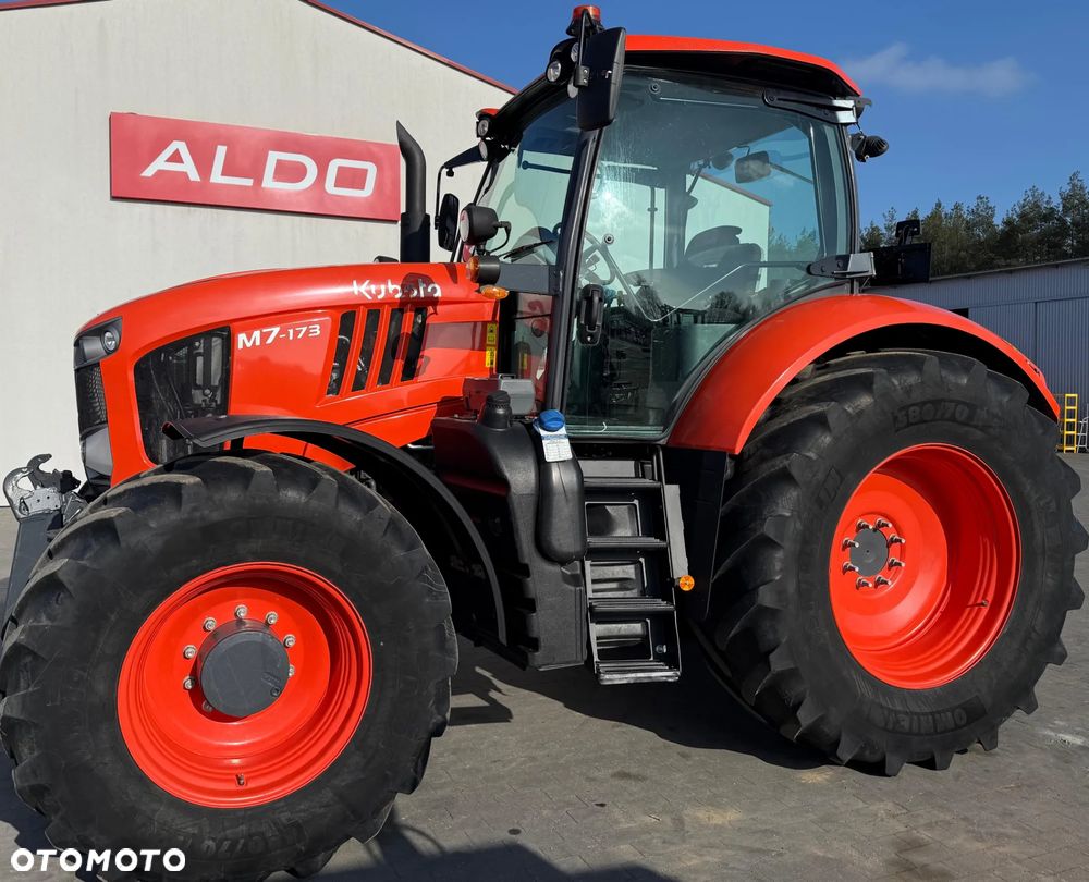 Kubota M7-173