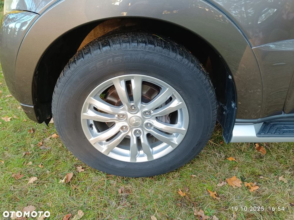 Mitsubishi Pajero - 15