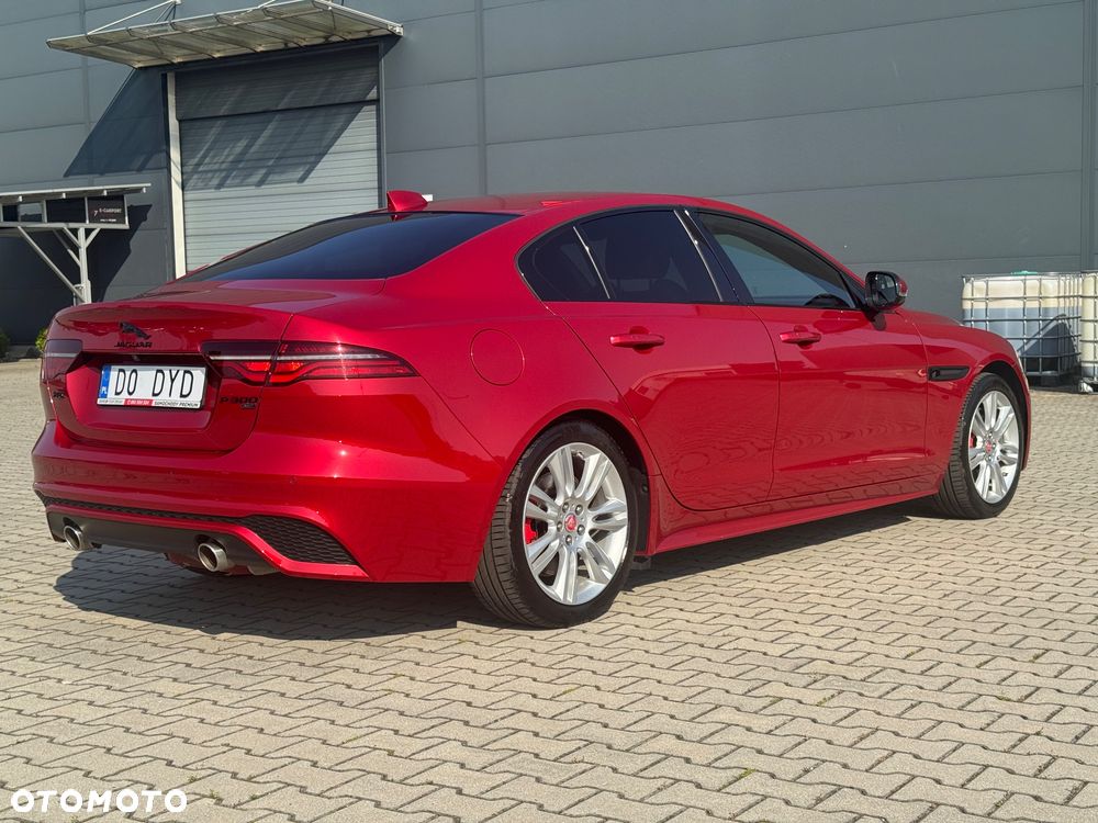 Jaguar XE 2.0 P300 AWD R-Dynamic SE - 10